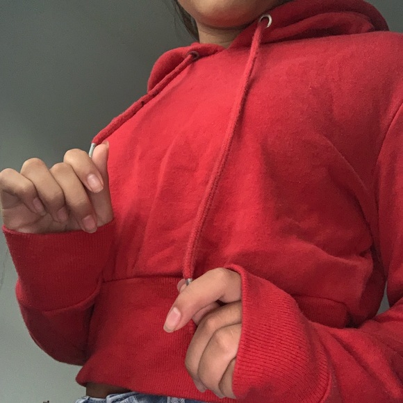 Red cropped hoodie from GARAGE - Picture 2 of 5